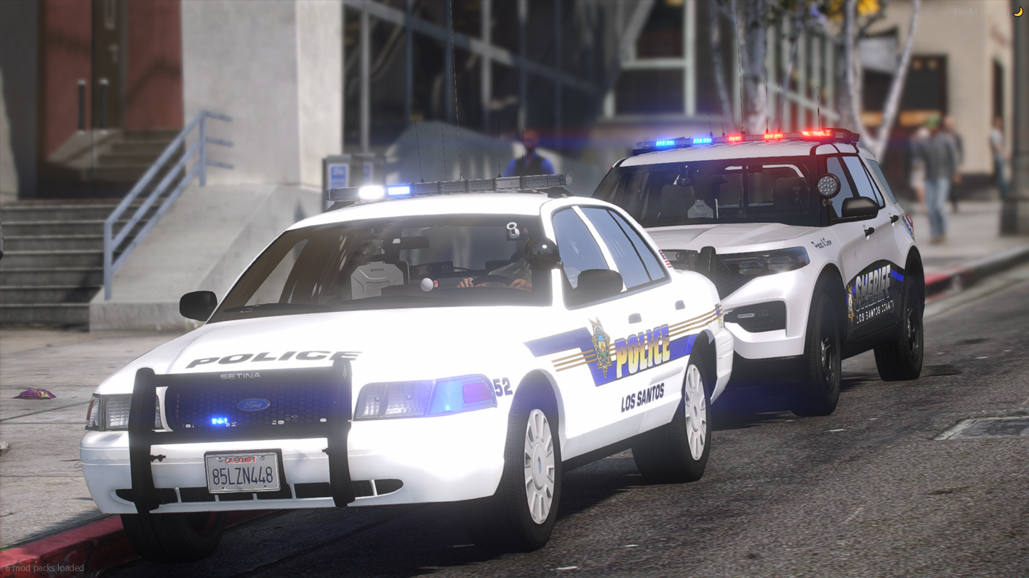 A NON-ELS Crown Victoria police car with a vintage design and a Whelen Patriot lightbar for FiveM